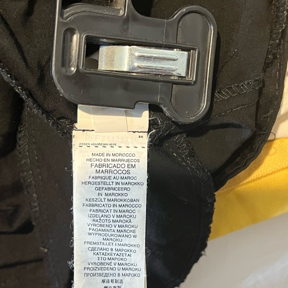 Elegant Black Ruffle Dress - Picture 5 of 8